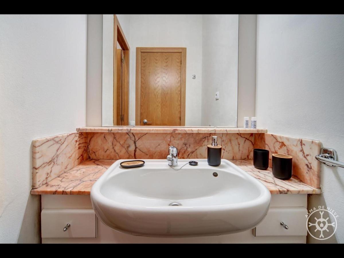 Maladeta De Alma De Nieve Apartment บาเกย์รา-เบเรต ภายนอก รูปภาพ