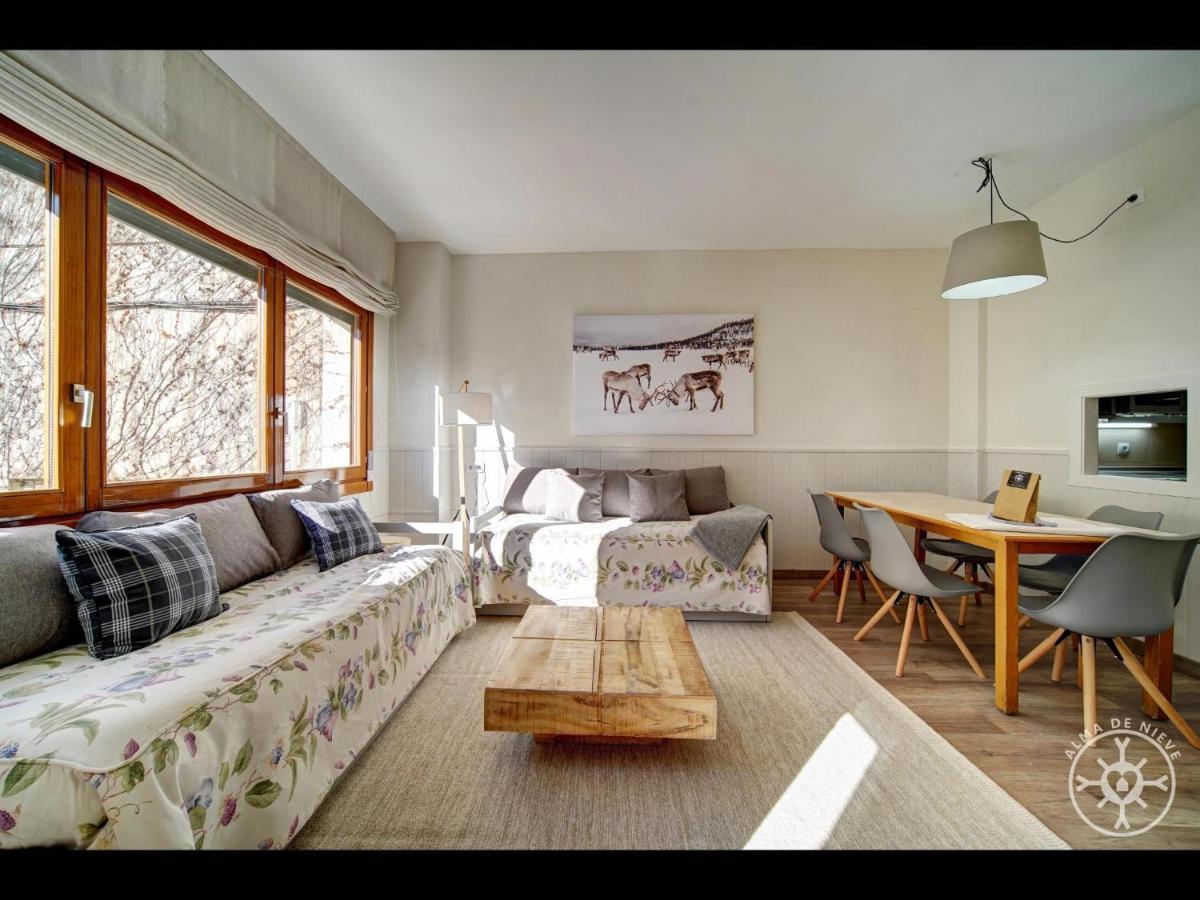 Maladeta De Alma De Nieve Apartment บาเกย์รา-เบเรต ภายนอก รูปภาพ