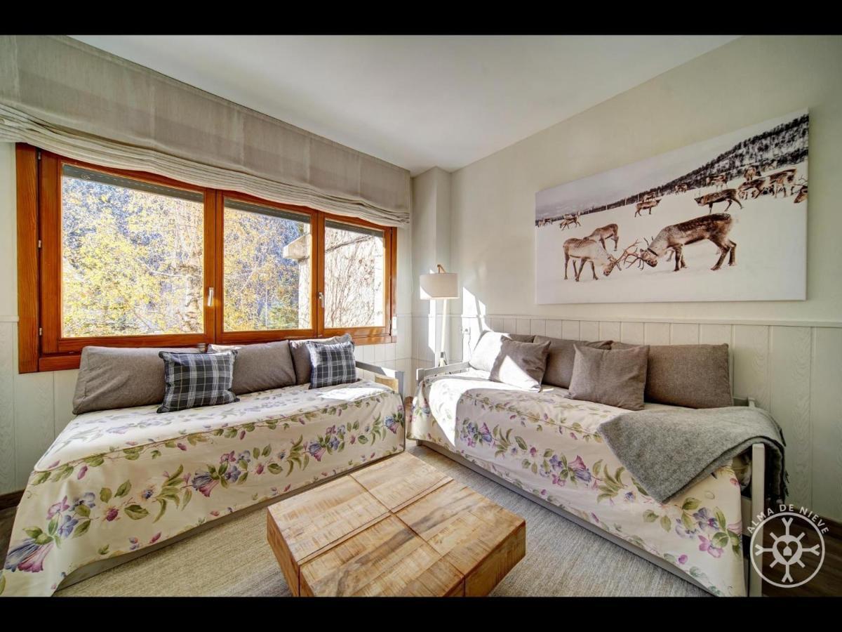 Maladeta De Alma De Nieve Apartment บาเกย์รา-เบเรต ภายนอก รูปภาพ